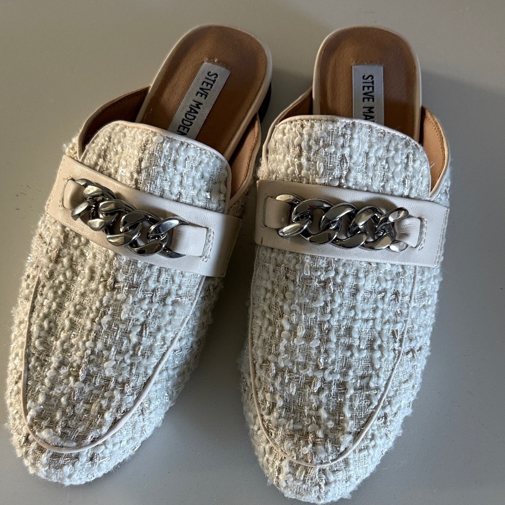 Steve Madden Textured Cream Mules with Silver Chain
